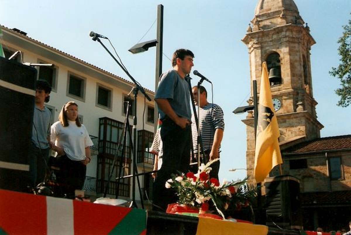 Iñakiri omenaldia - Iparragirre plaza - 1996/07/20