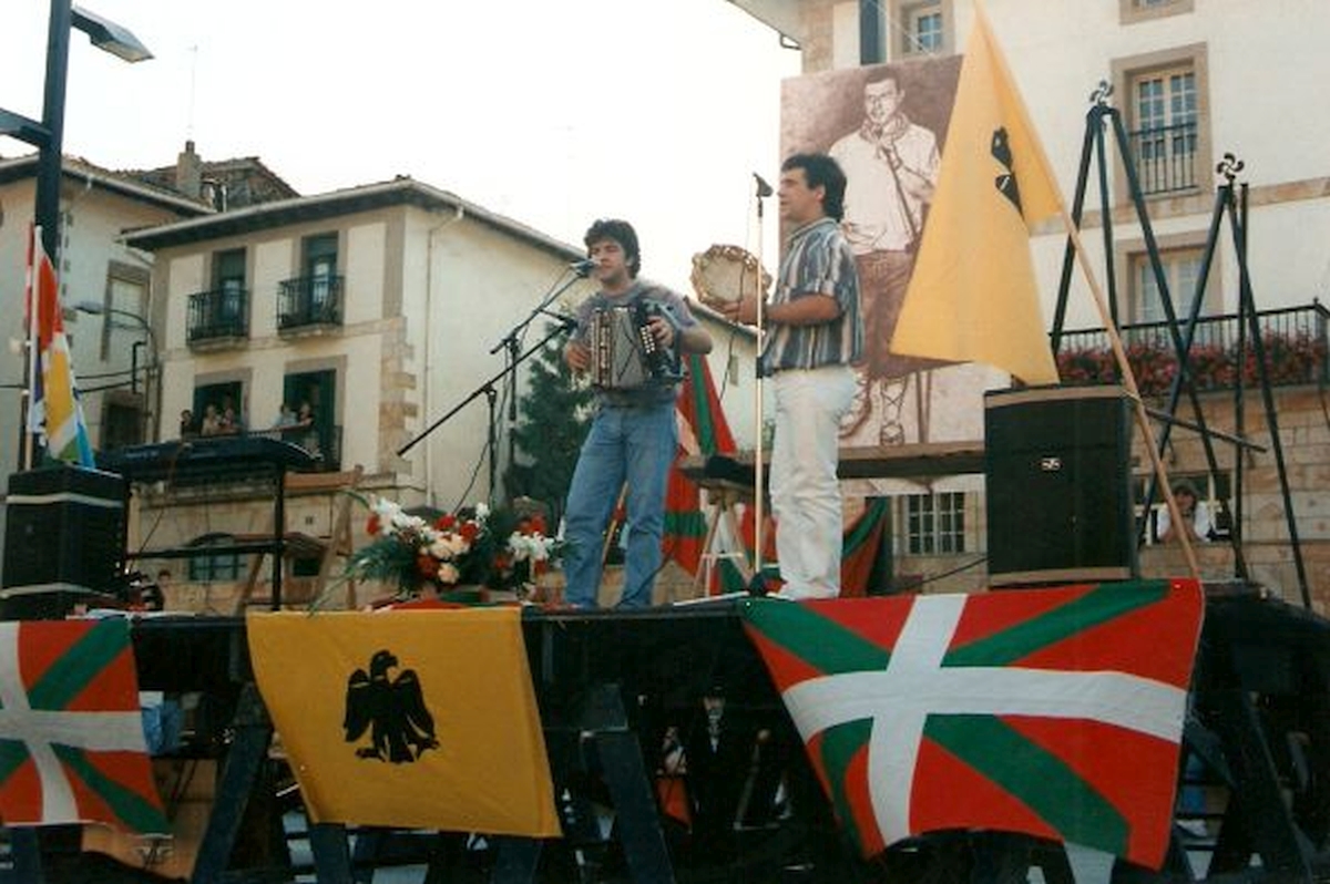 Iñakiri omenaldia - Iparragirre plaza - 1996/07/20