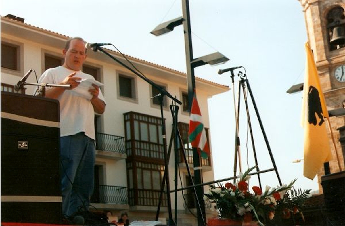 Iñakiri omenaldia - Iparragirre plaza - 1996/07/20